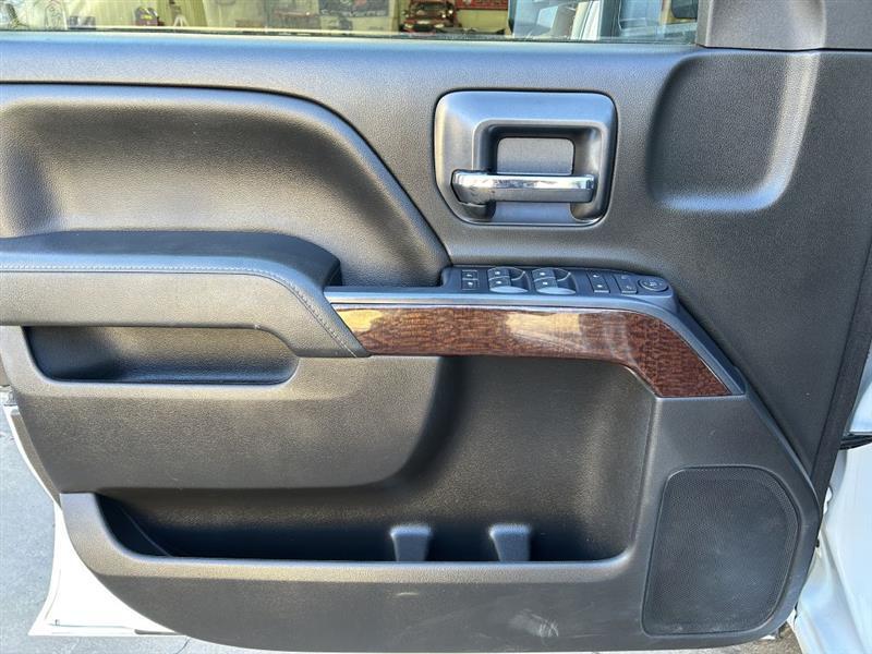 2018 GMC Sierra 2500HD photo 3 of 25