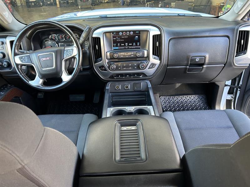 2018 GMC Sierra 2500HD photo 16 of 25