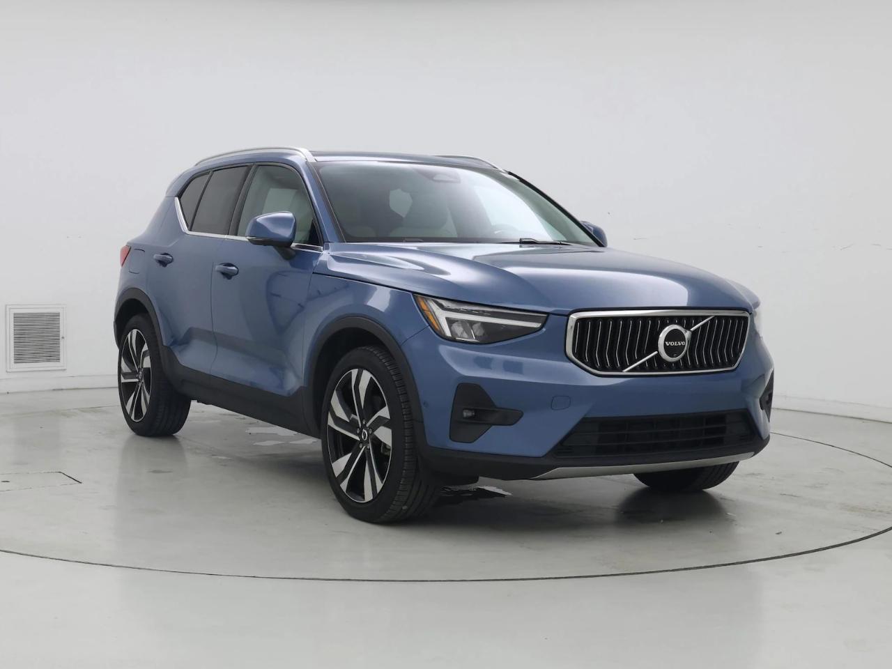 2024 Volvo XC40 Plus Bright