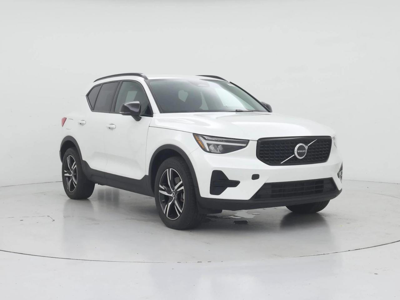 2023 Volvo XC40 Core, Bright Theme, Dark Theme