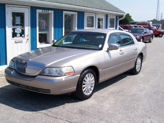 2003 Lincoln Town Car Signature - Premium