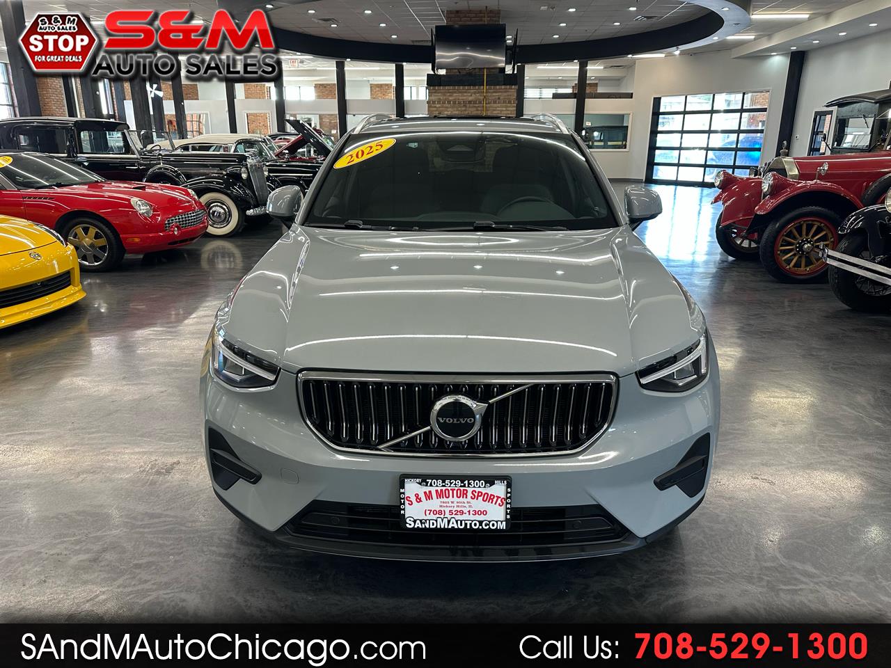2025 Volvo XC40 B5 AWD Core Bright Theme's photo