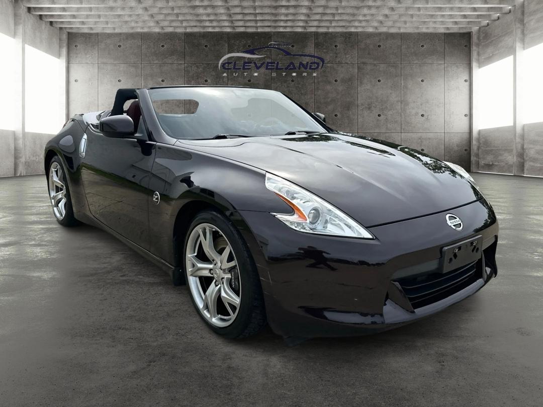 2010 Nissan Z Roadster Touring 7AT's photo