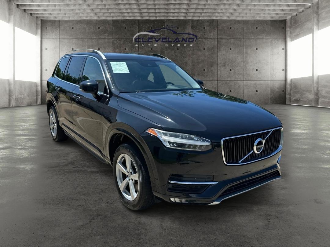 2017 Volvo XC90 T5 FWD Momentum's photo