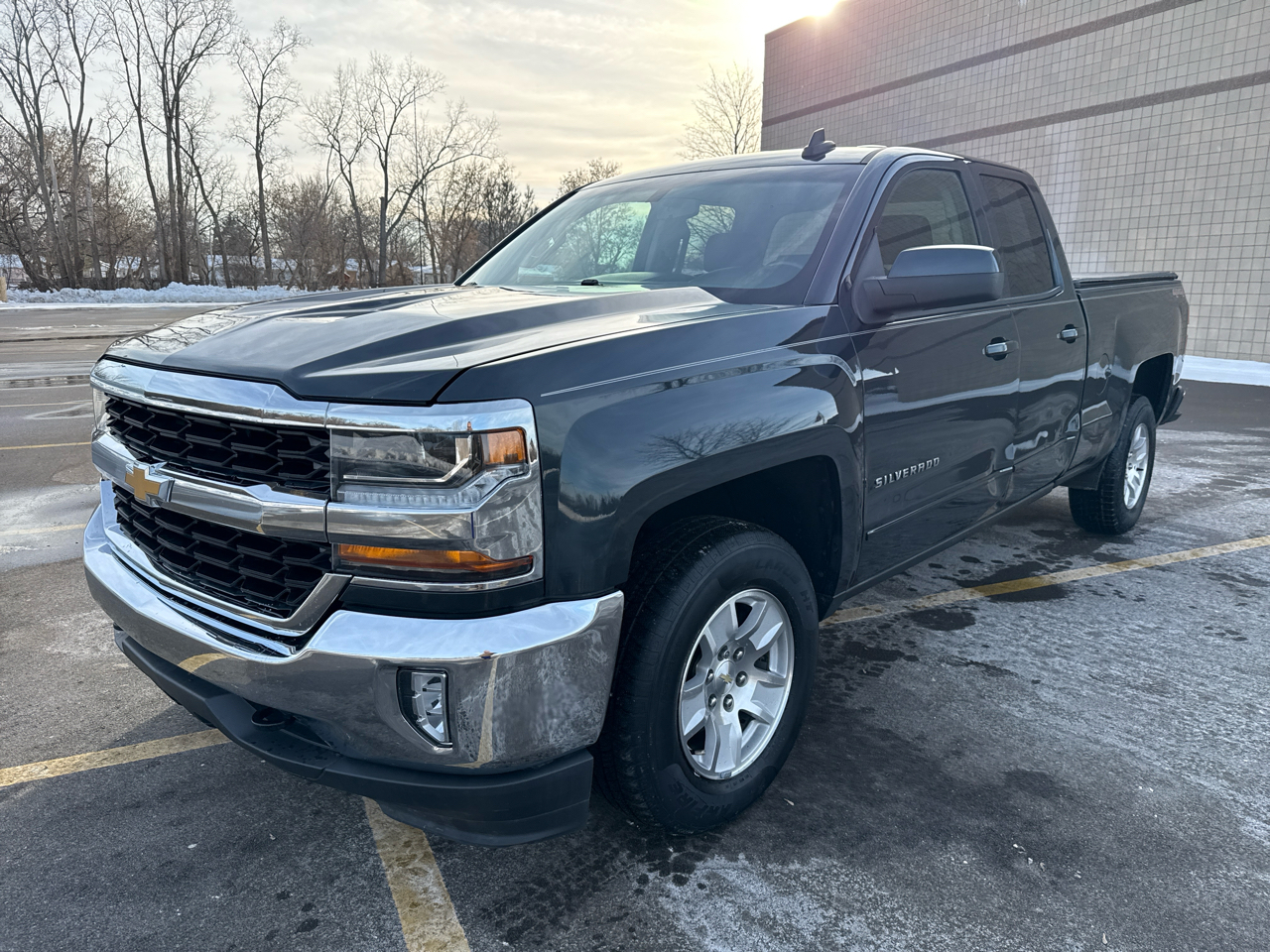 2017 Chevrolet Silverado 1500 4WD Double Cab 143.5" LT w/1LT's photo