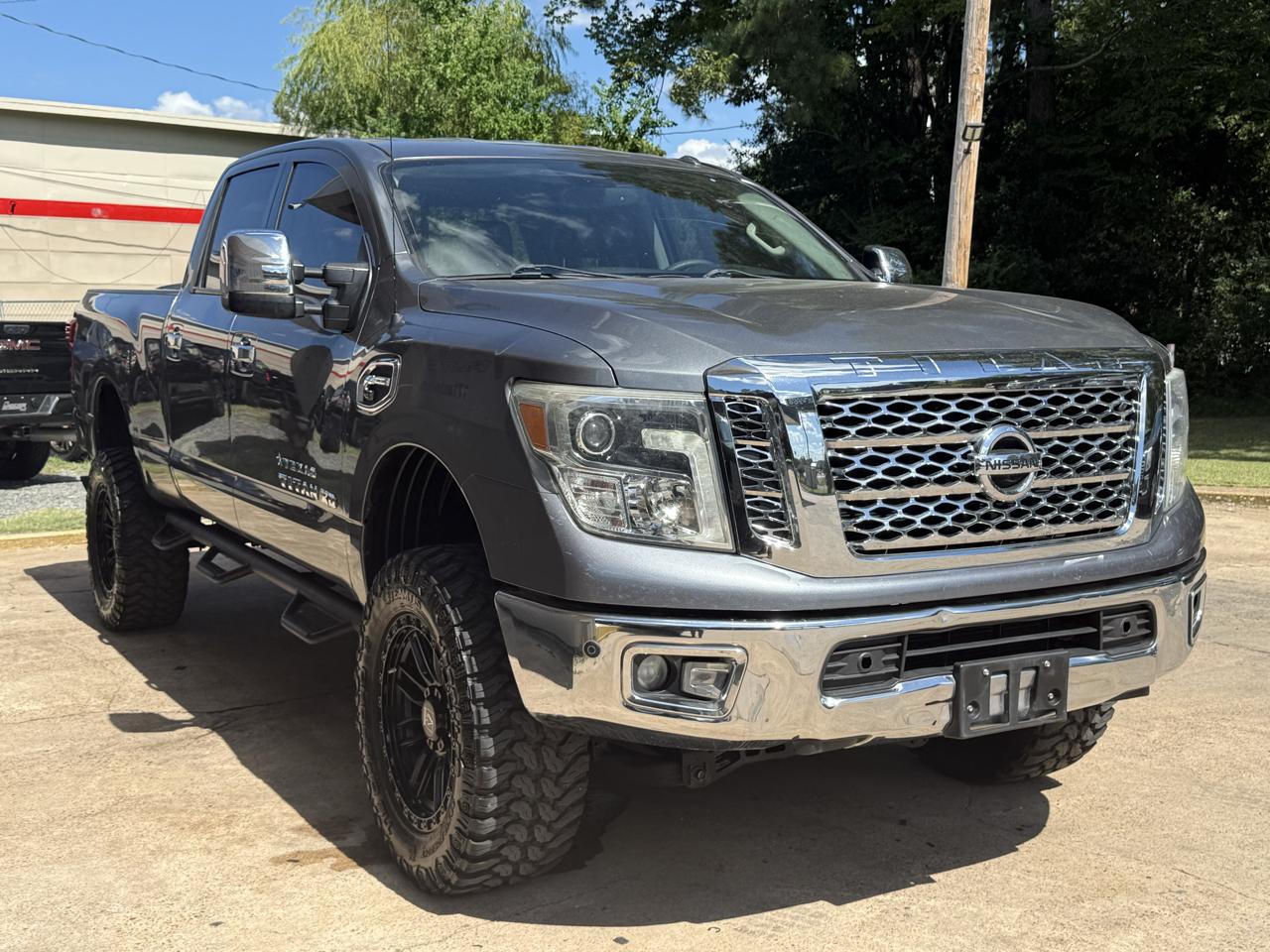 2017 Nissan Titan XD SL - Image 3