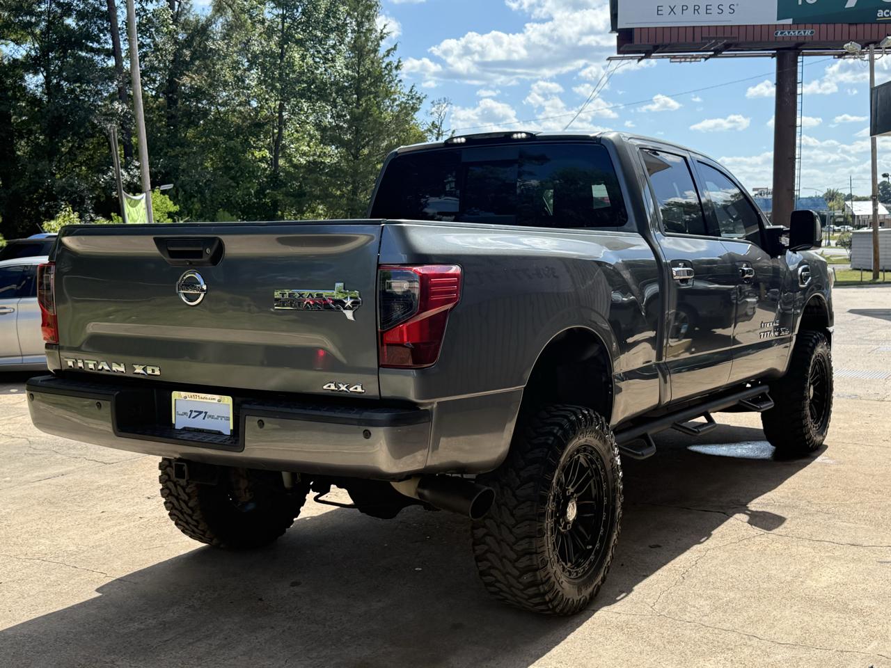2017 Nissan Titan XD SL - Image 4