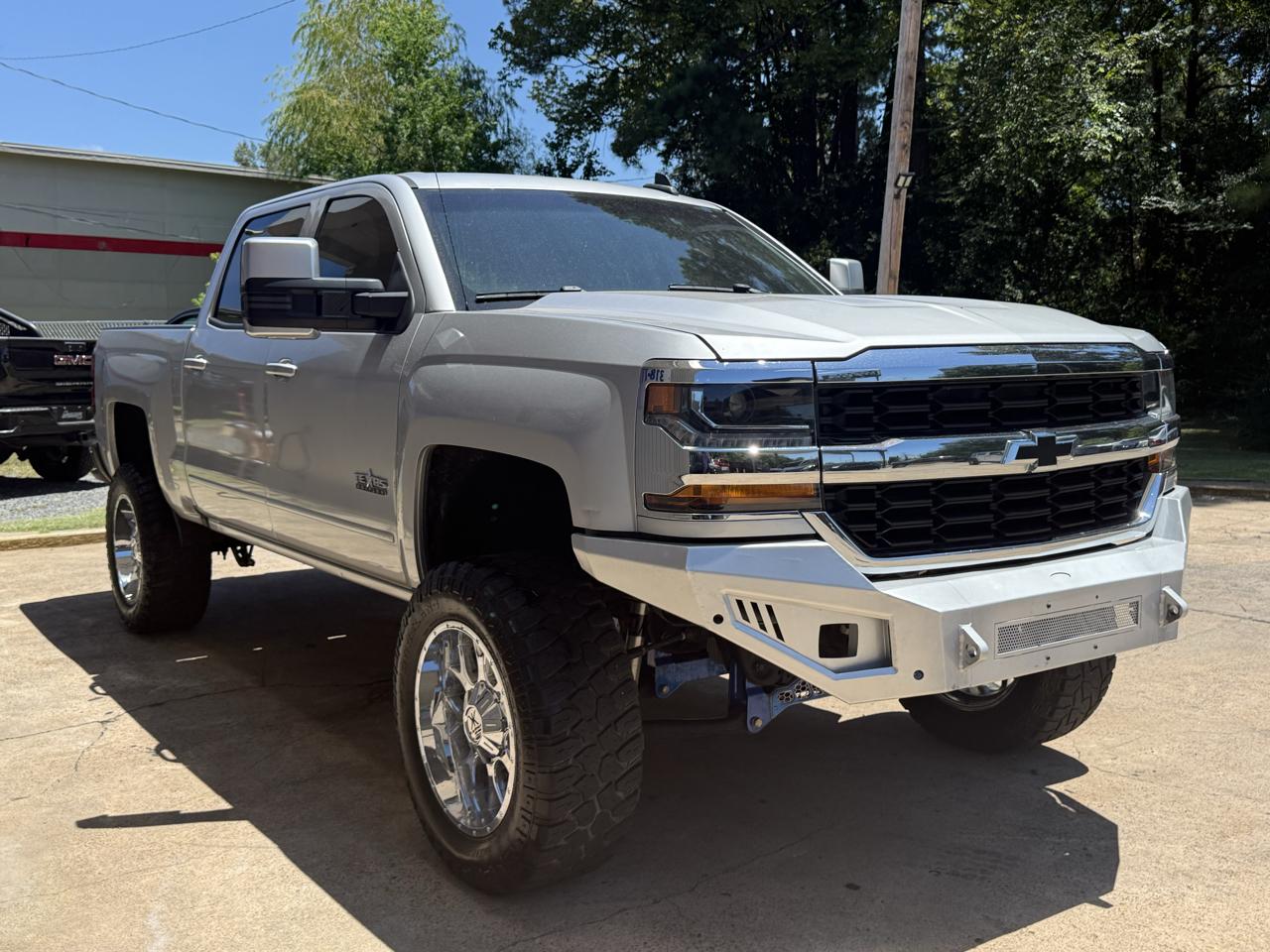 2018 Chevrolet Silverado 1500 LT - Image 3