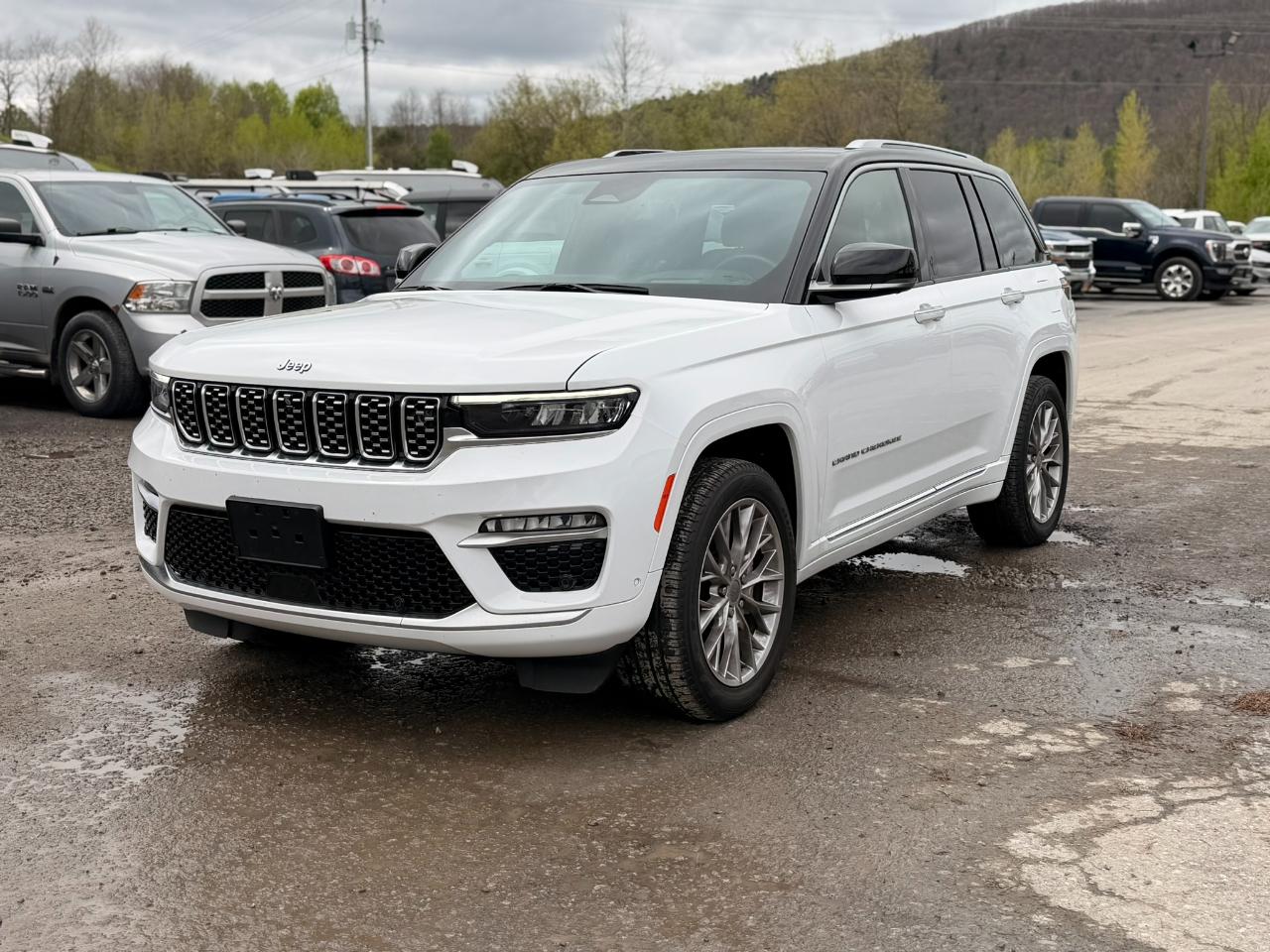 2024 Jeep Grand Cherokee Summit's photo