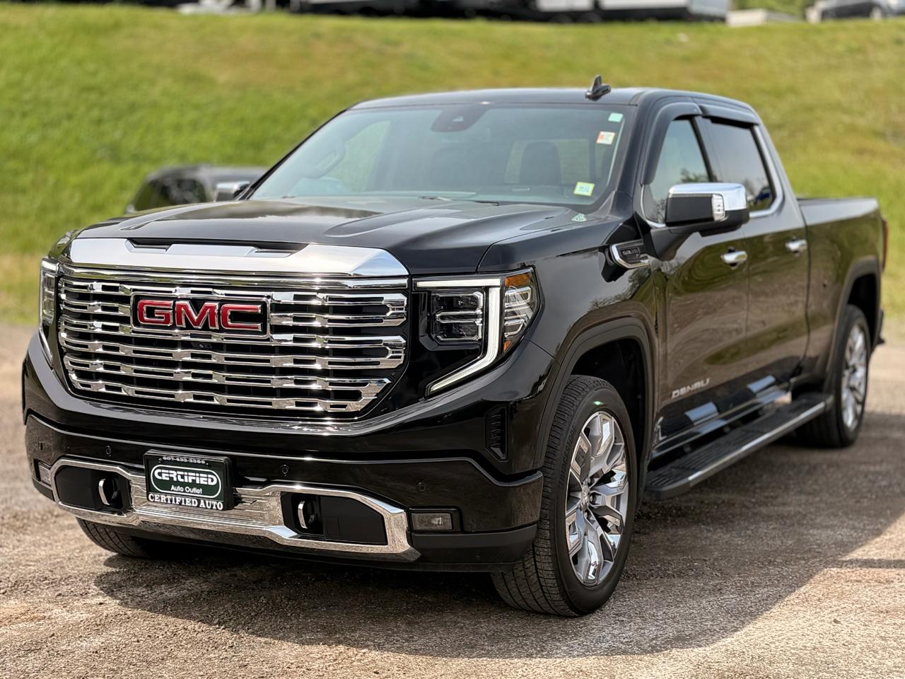 2023 GMC Sierra 4WD Crew Cab Short Box Denali's photo
