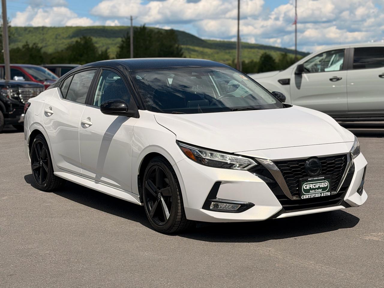 2023 Nissan Sentra SR CVT's photo