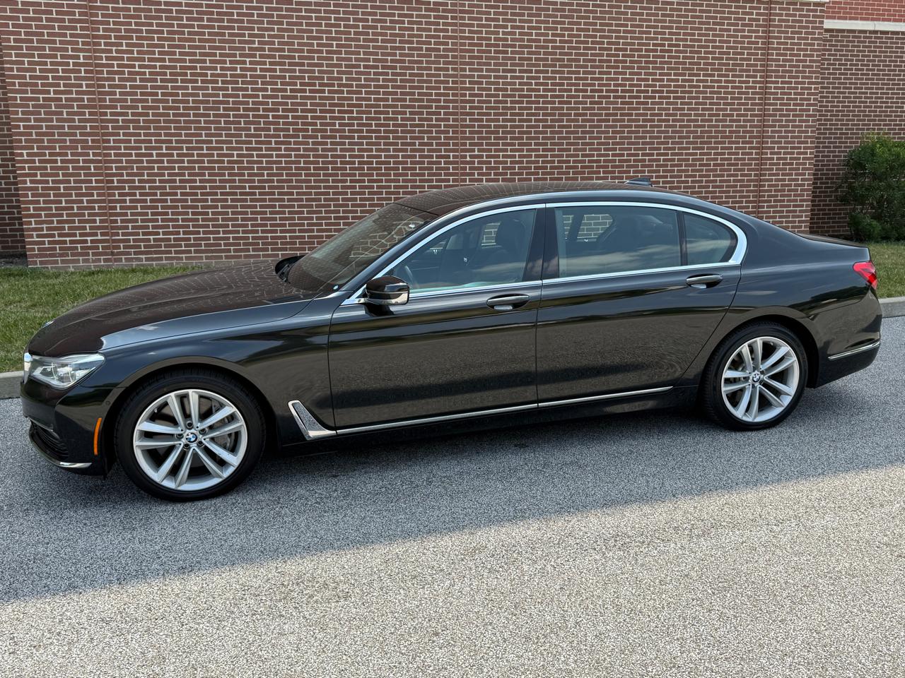 Photo 3 of 2017 BMW 7 Series 750i xDrive