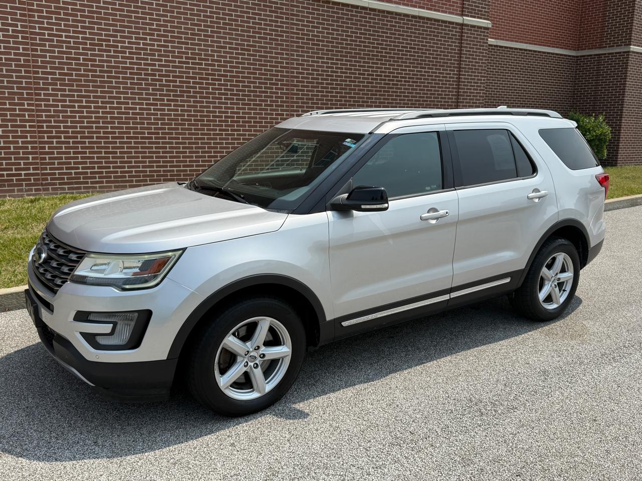 Photo 3 of 2017 Ford Explorer XLT