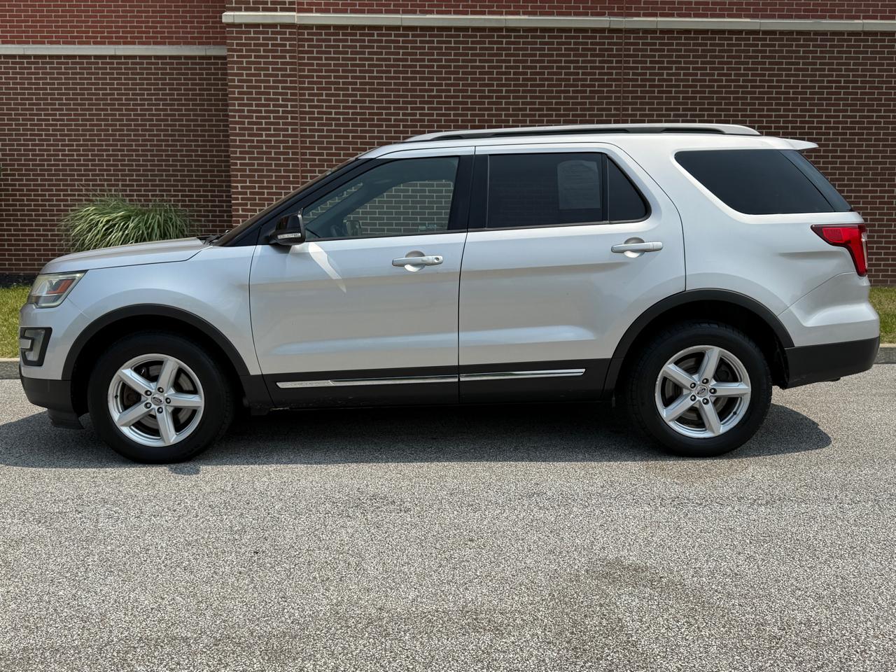 Photo 5 of 2017 Ford Explorer XLT