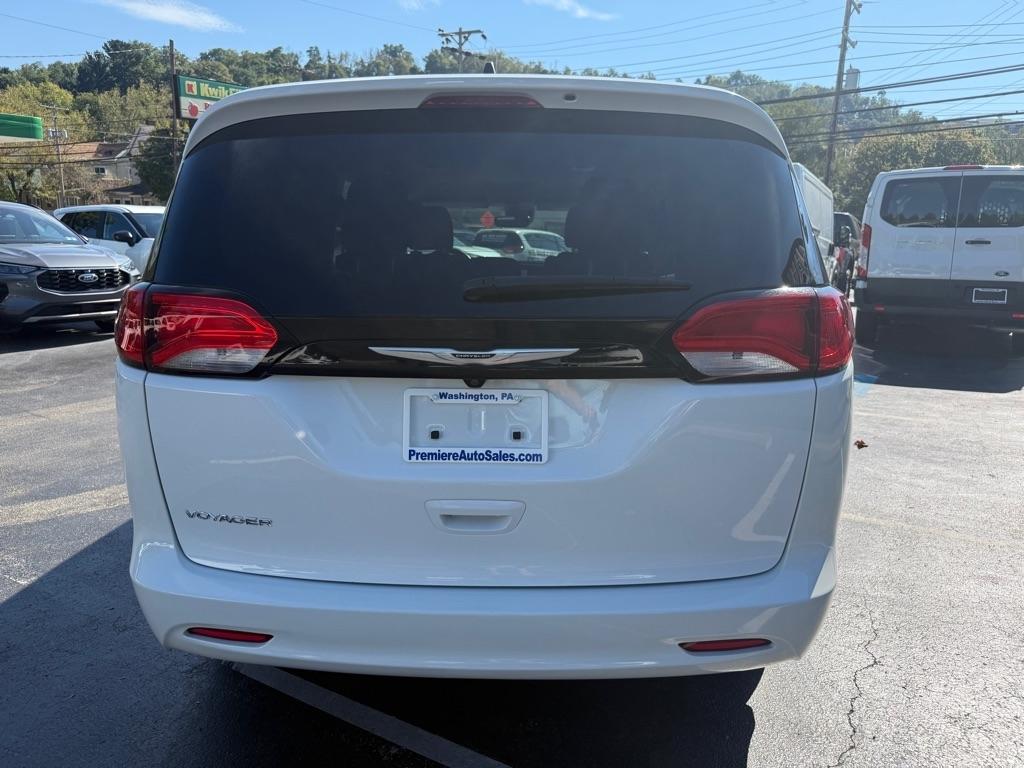 2023 Chrysler Voyager photo 5 of 33