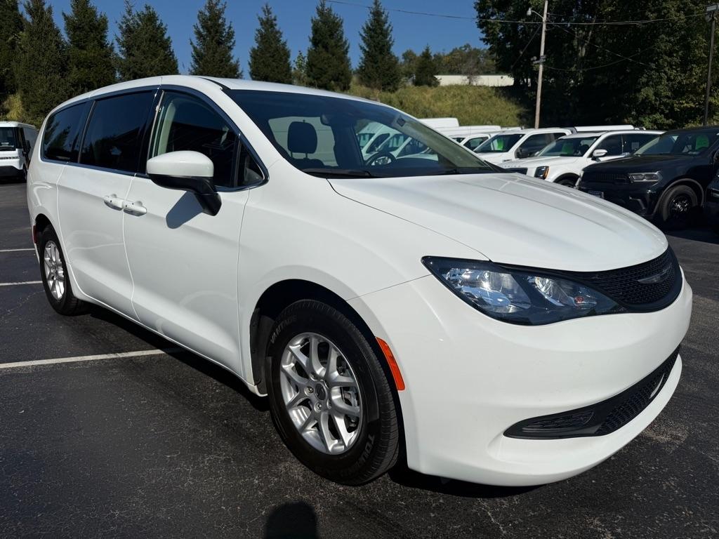 2023 Chrysler Voyager photo 8 of 33