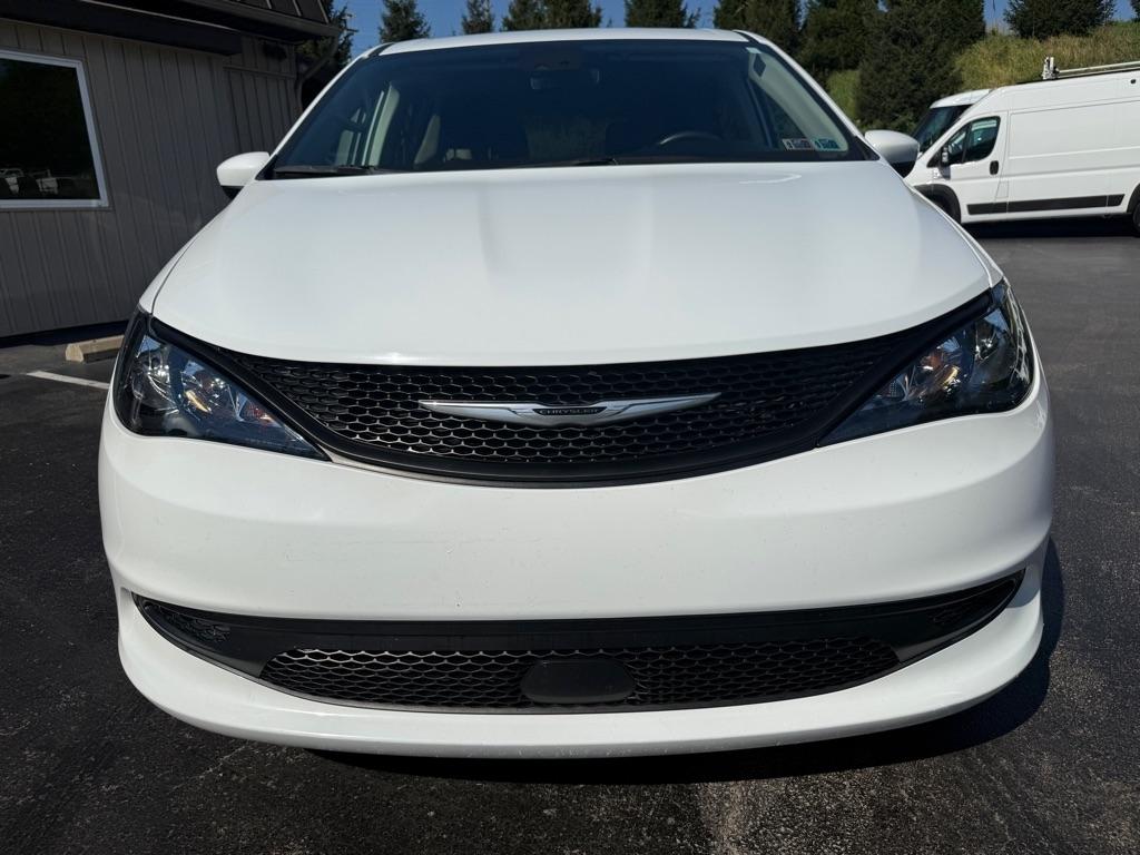 2023 Chrysler Voyager photo 9 of 33
