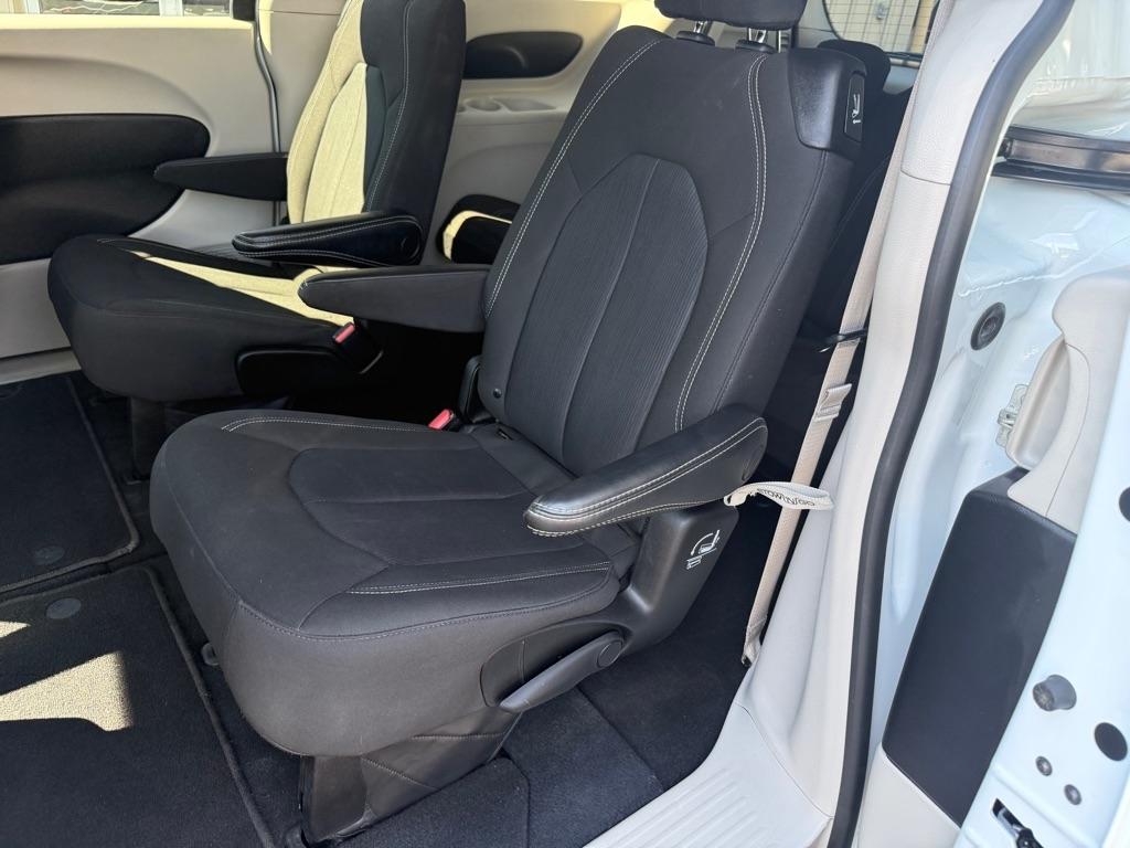 2023 Chrysler Voyager photo 18 of 33
