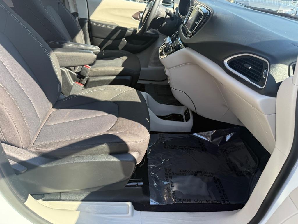 2023 Chrysler Voyager photo 22 of 33