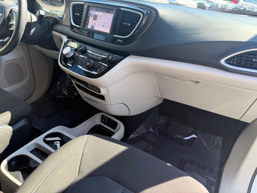 2023 Chrysler Voyager photo 23 of 33