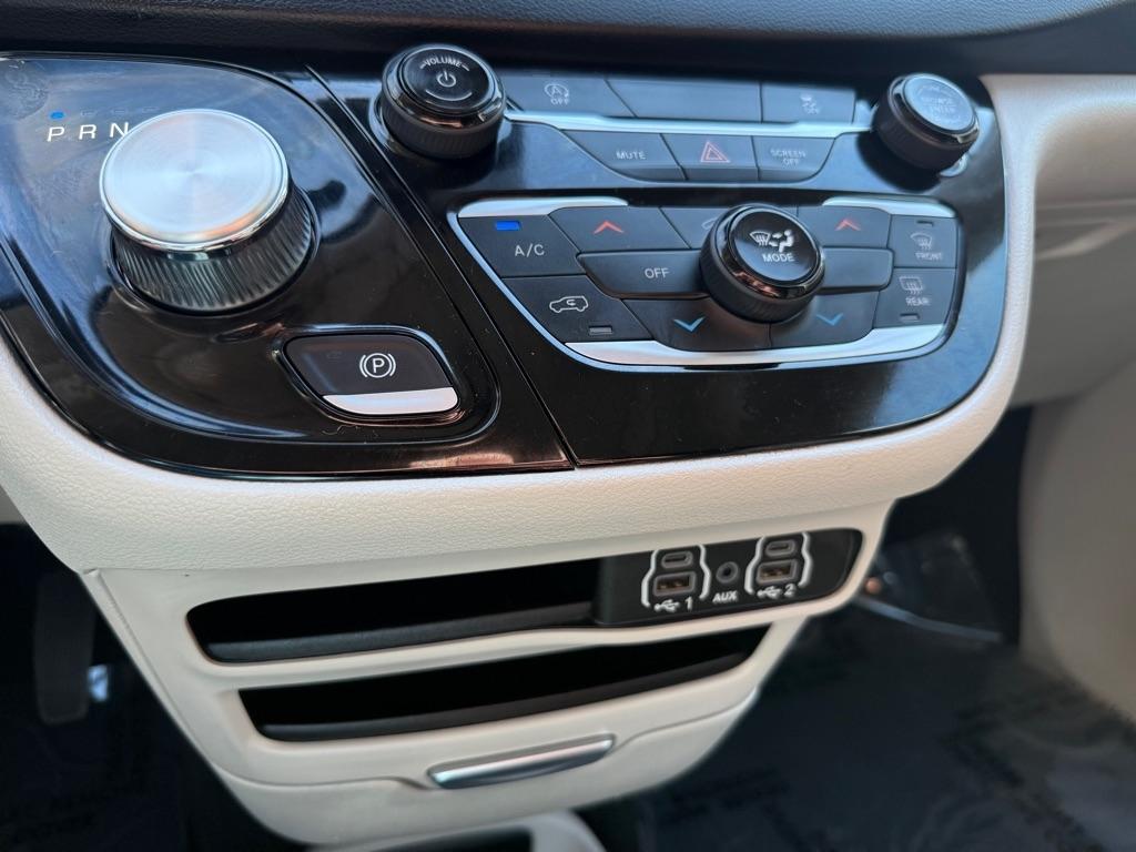 2023 Chrysler Voyager photo 25 of 33