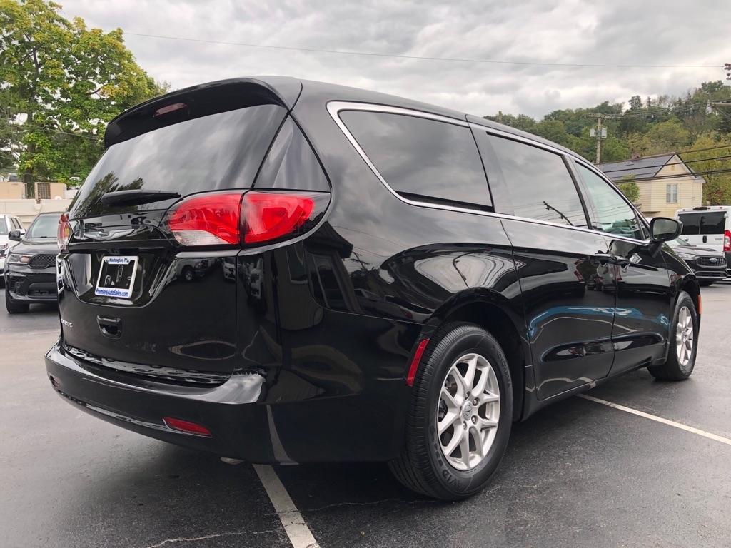 2024 Chrysler Voyager photo 6 of 40