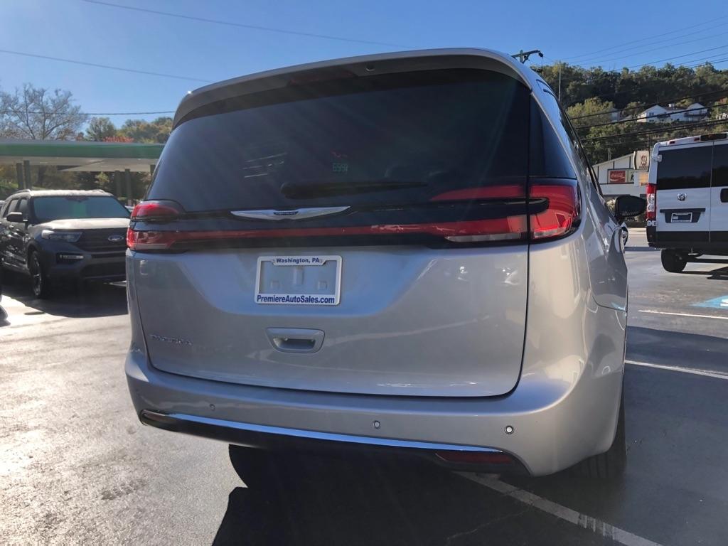2024 Chrysler Pacifica photo 5 of 42