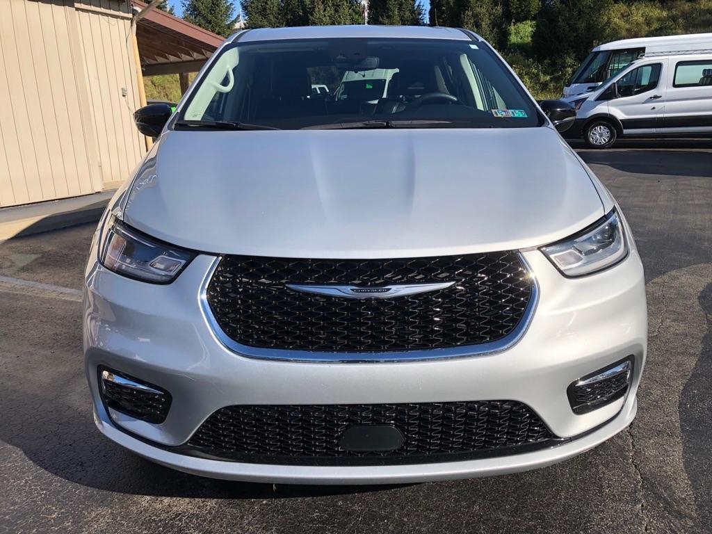 2024 Chrysler Pacifica photo 9 of 42