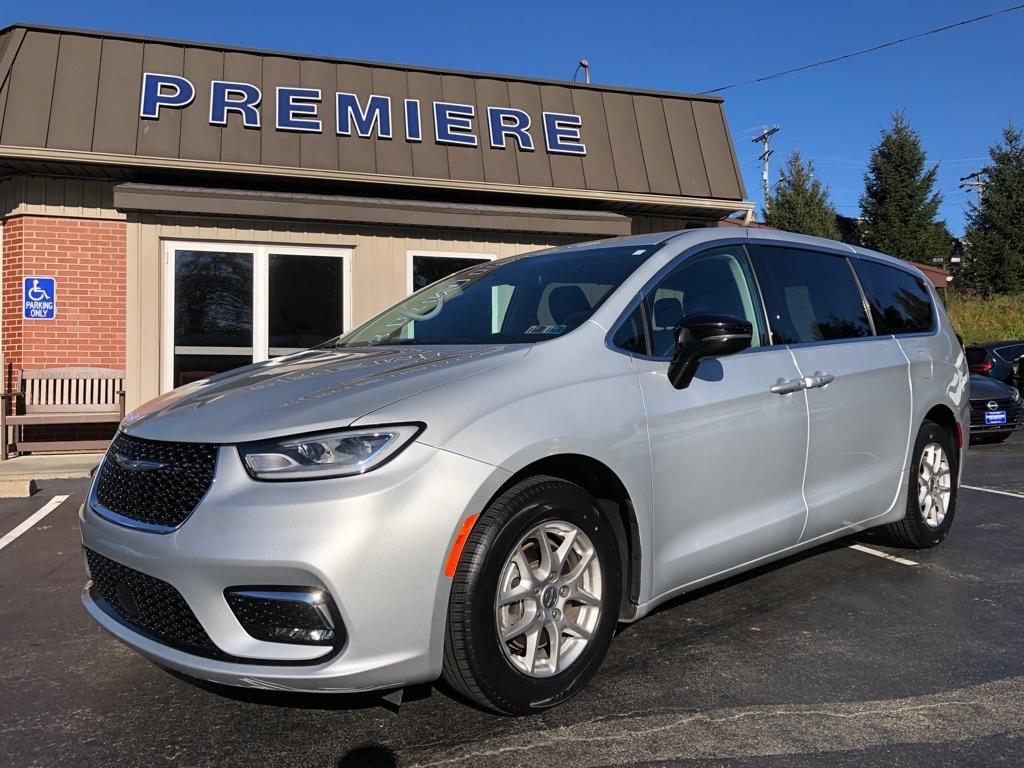2024 Chrysler Pacifica photo 10 of 42