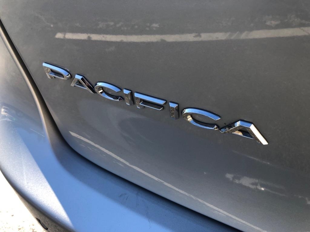 2024 Chrysler Pacifica photo 16 of 42