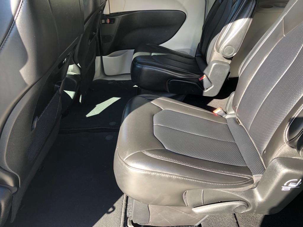 2024 Chrysler Pacifica photo 21 of 42