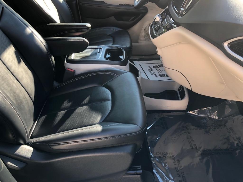 2024 Chrysler Pacifica photo 27 of 42