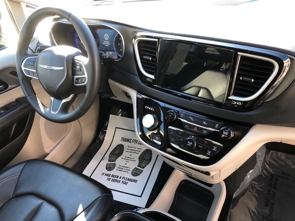 2024 Chrysler Pacifica photo 28 of 42