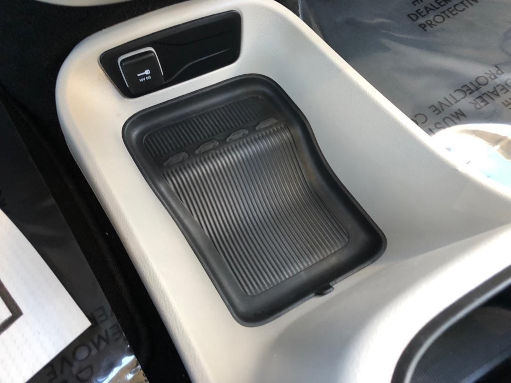 2024 Chrysler Pacifica photo 30 of 42