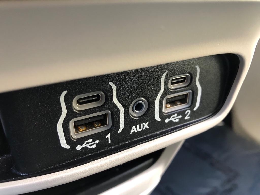 2024 Chrysler Pacifica photo 32 of 42