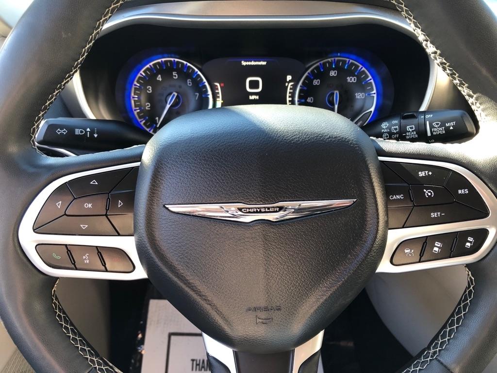 2024 Chrysler Pacifica photo 36 of 42