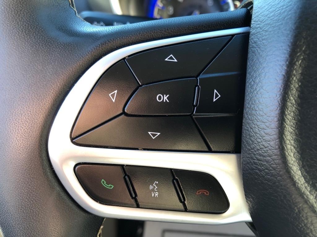 2024 Chrysler Pacifica photo 38 of 42