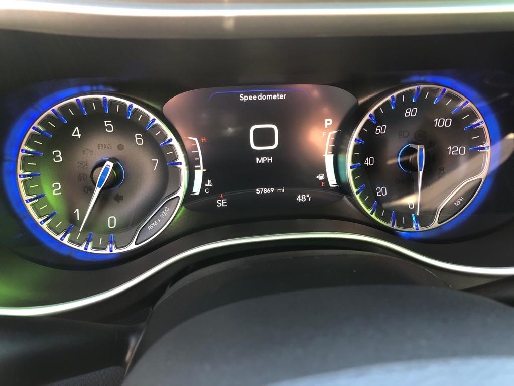 2024 Chrysler Pacifica photo 39 of 42