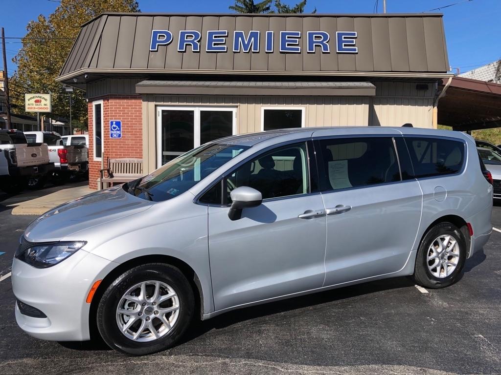 2023 Chrysler Voyager photo 2 of 42