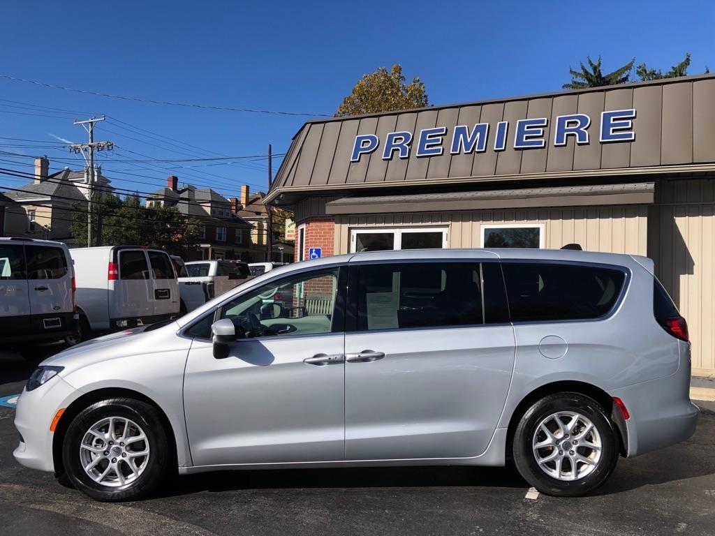 2023 Chrysler Voyager photo 3 of 42