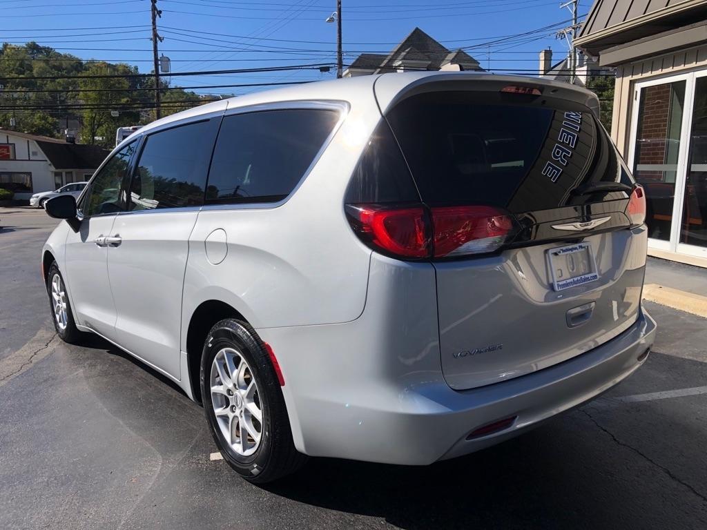 2023 Chrysler Voyager photo 4 of 42