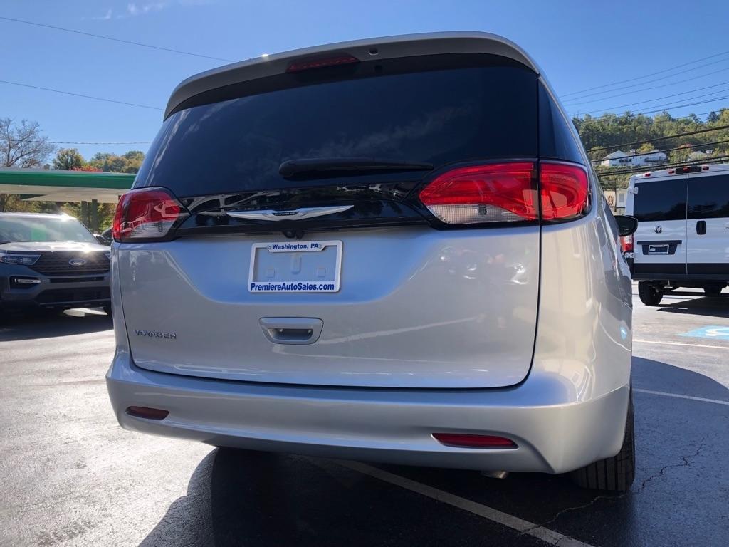 2023 Chrysler Voyager photo 5 of 42