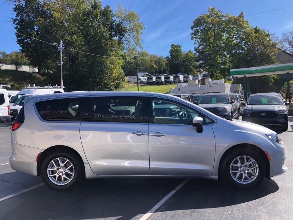 2023 Chrysler Voyager photo 7 of 42