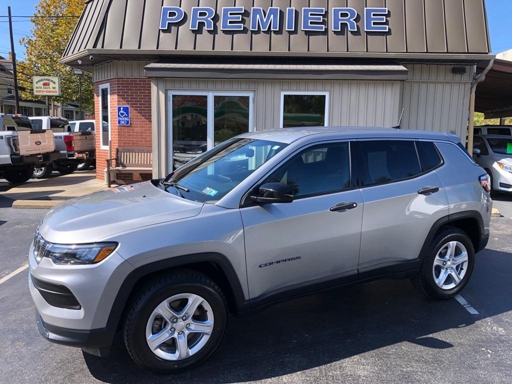 2023 Jeep Compass photo 2 of 40