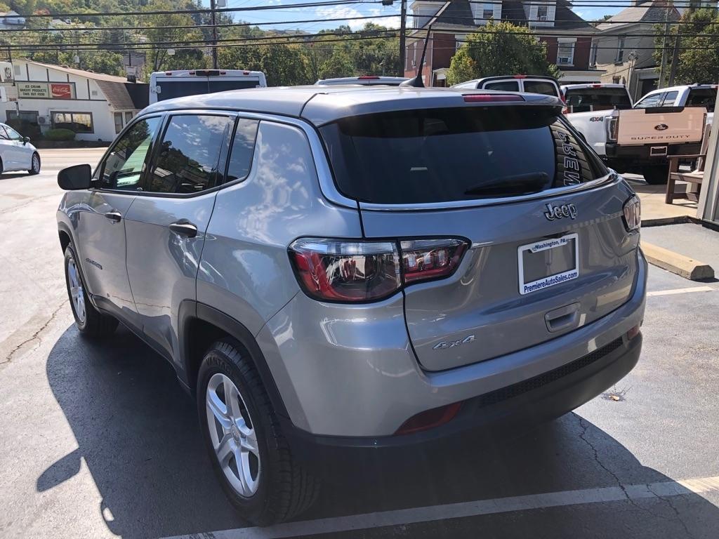 2023 Jeep Compass photo 4 of 40