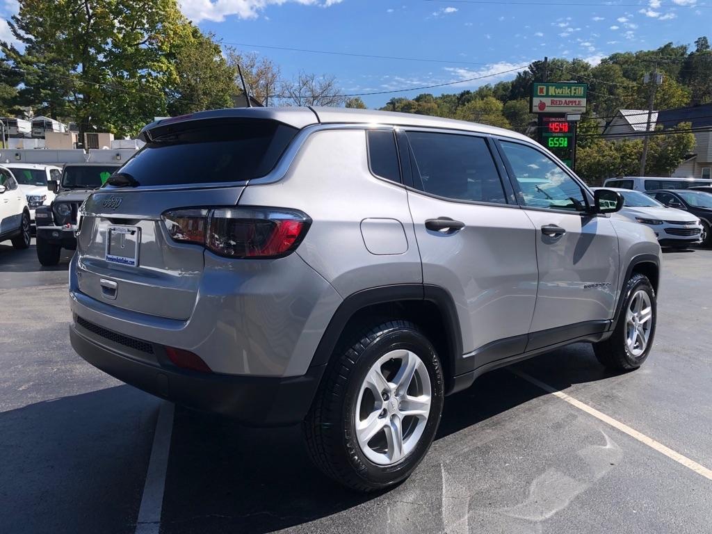 2023 Jeep Compass photo 6 of 40