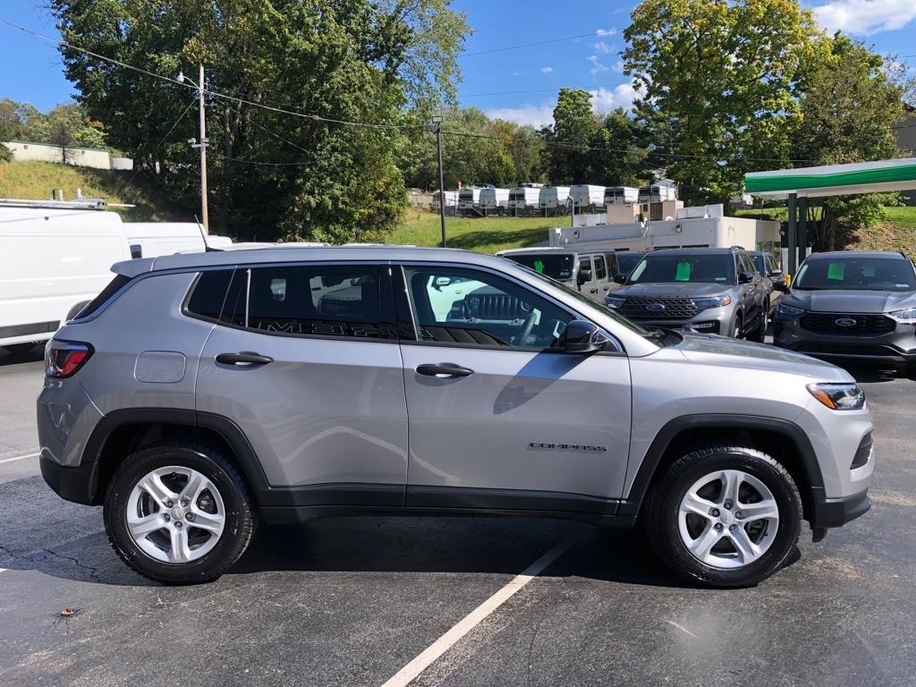 2023 Jeep Compass photo 7 of 40