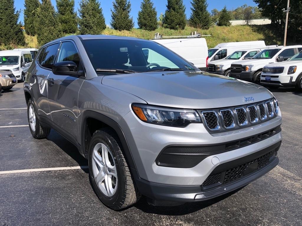 2023 Jeep Compass photo 8 of 40