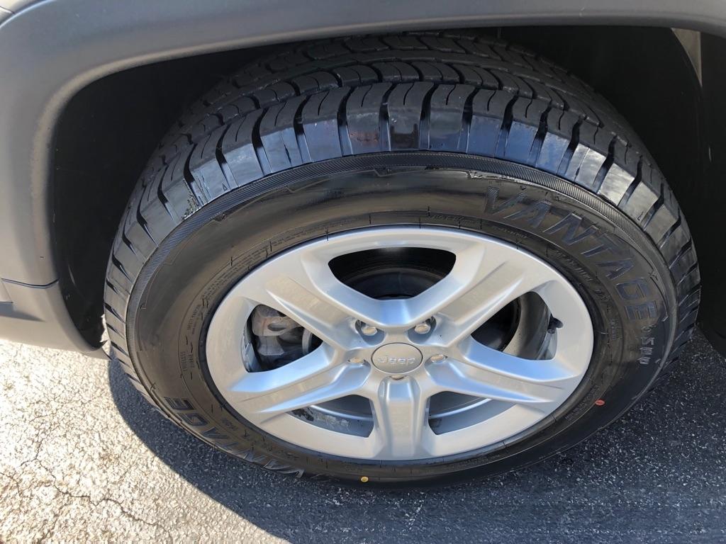 2023 Jeep Compass photo 11 of 40
