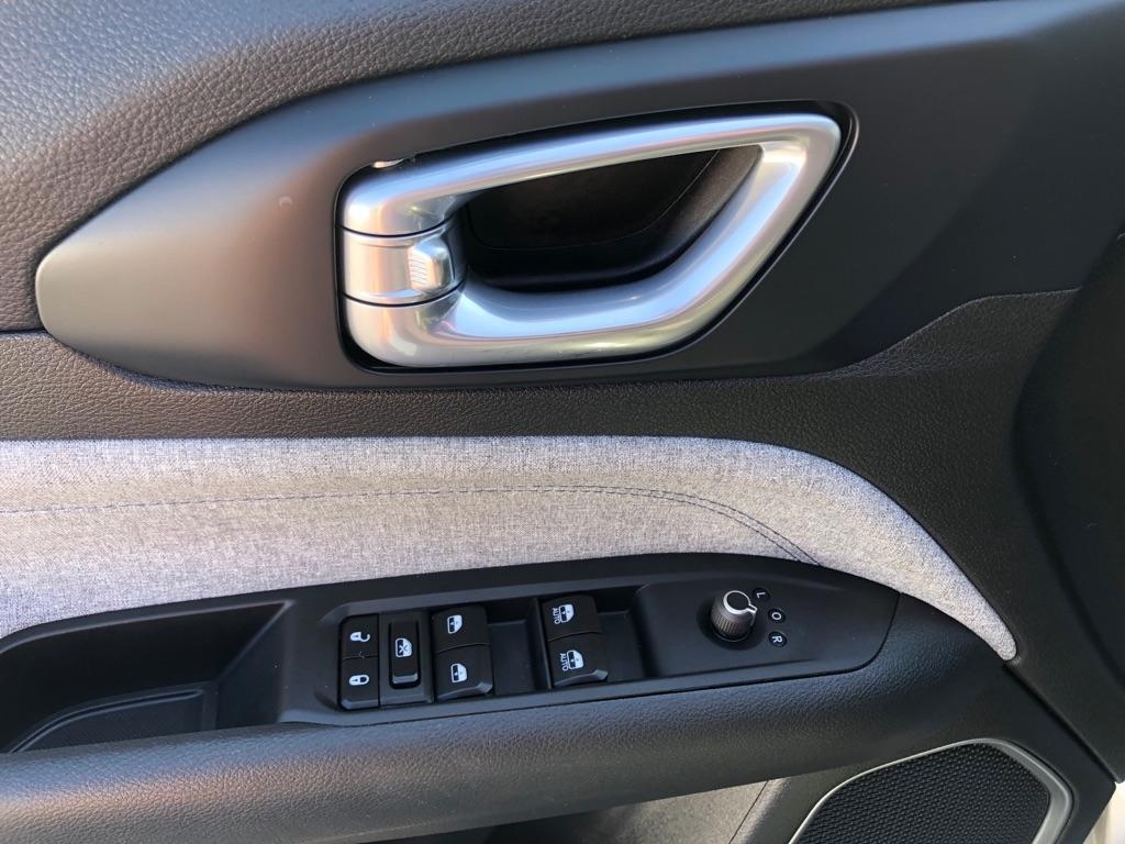 2023 Jeep Compass photo 18 of 40